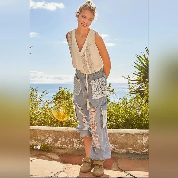 POL Blue Denim Jeans with Distressed Lace Design - Picture 11 of 12